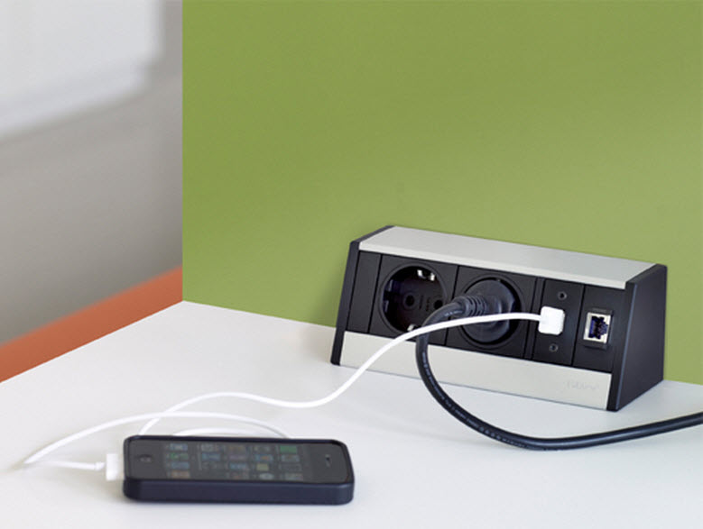 EVOline R-Dock Multimedia / 3x socket / 1x HDMI / 1x VGA / Sides Black-3157
