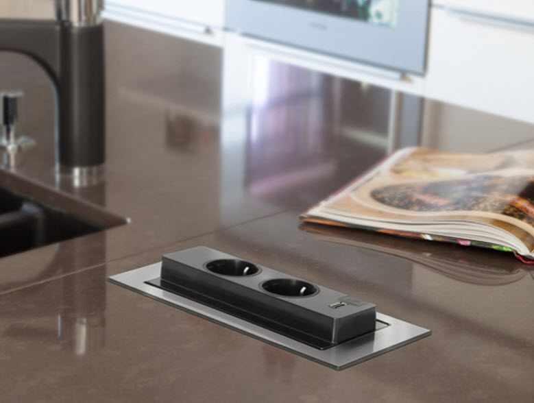 EVOline Backflip black glass top / 2x power socket / 1x USB Charger-3289
