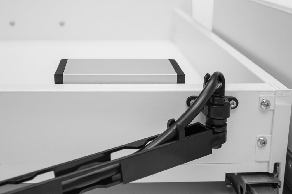 EVOline Wing / Black / Cable guide - Image 4